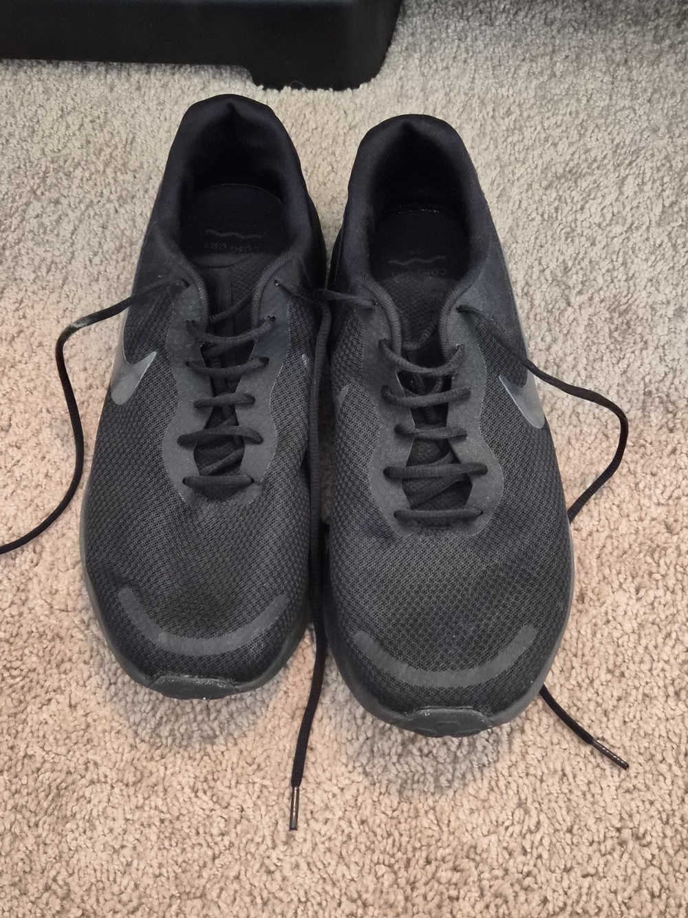 Nike Men’s Black Mesh Athletic Sneakers